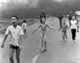 Napalmbørn Børn ramt af napalm flygter fra en vietnamesisk landsby. Billedet stemmer overens med den oplevelse, jeg fik af nyhederne i min barndom.
